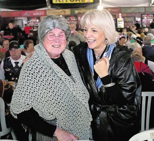 Los mayores celebran su fiesta en la carpa