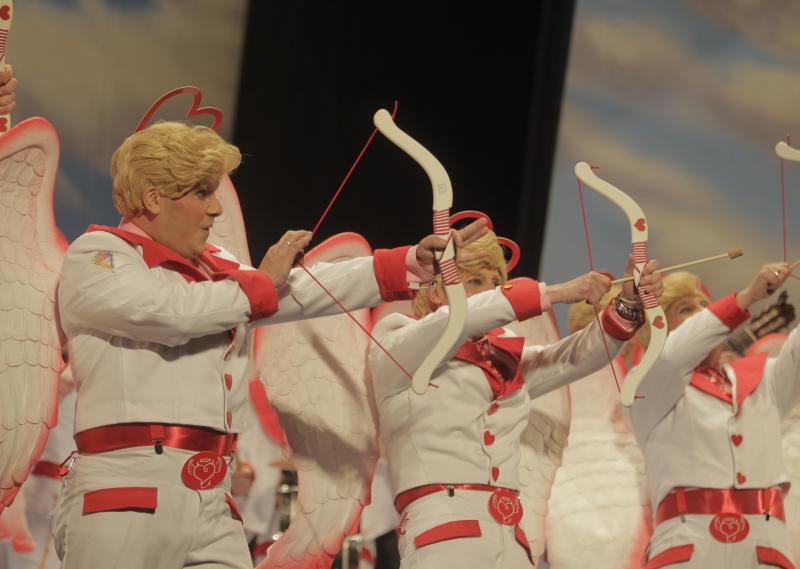 Los 'Cupidos' del Sheriff disparan y enamoran al Falla