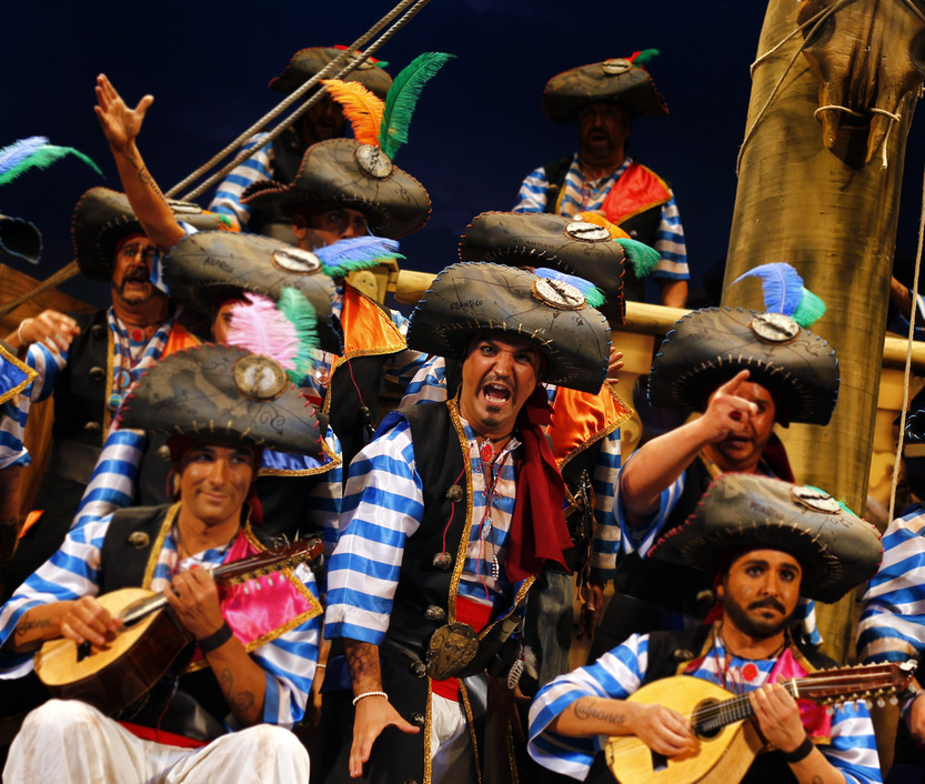 Esta noche, el coro de Julio Pardo, 'El rey burlón' y 'Los válidos', los grandes atractivos de la sesión