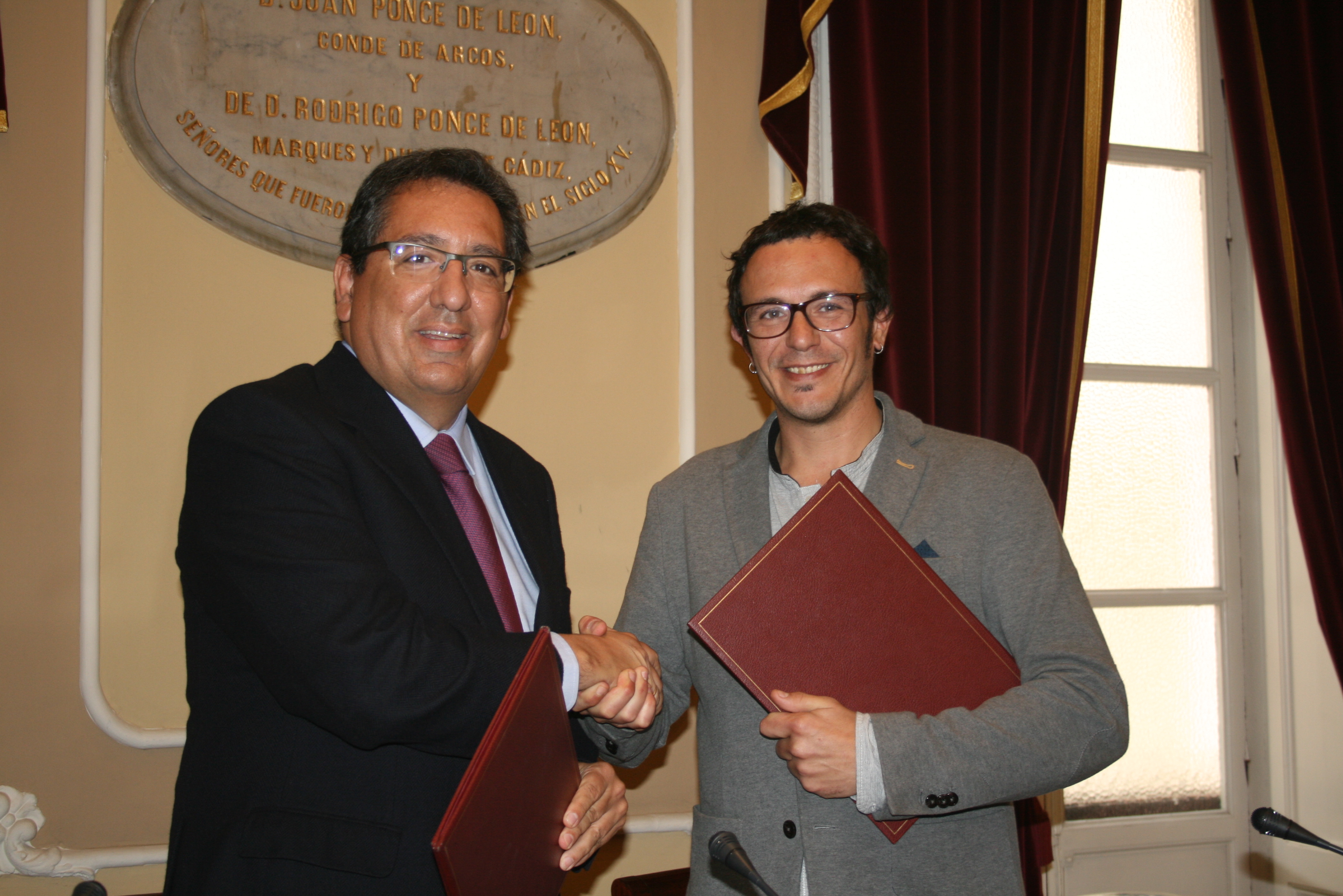 Cajasol refrenda su compromiso y apoyo al Carnaval de Cádiz