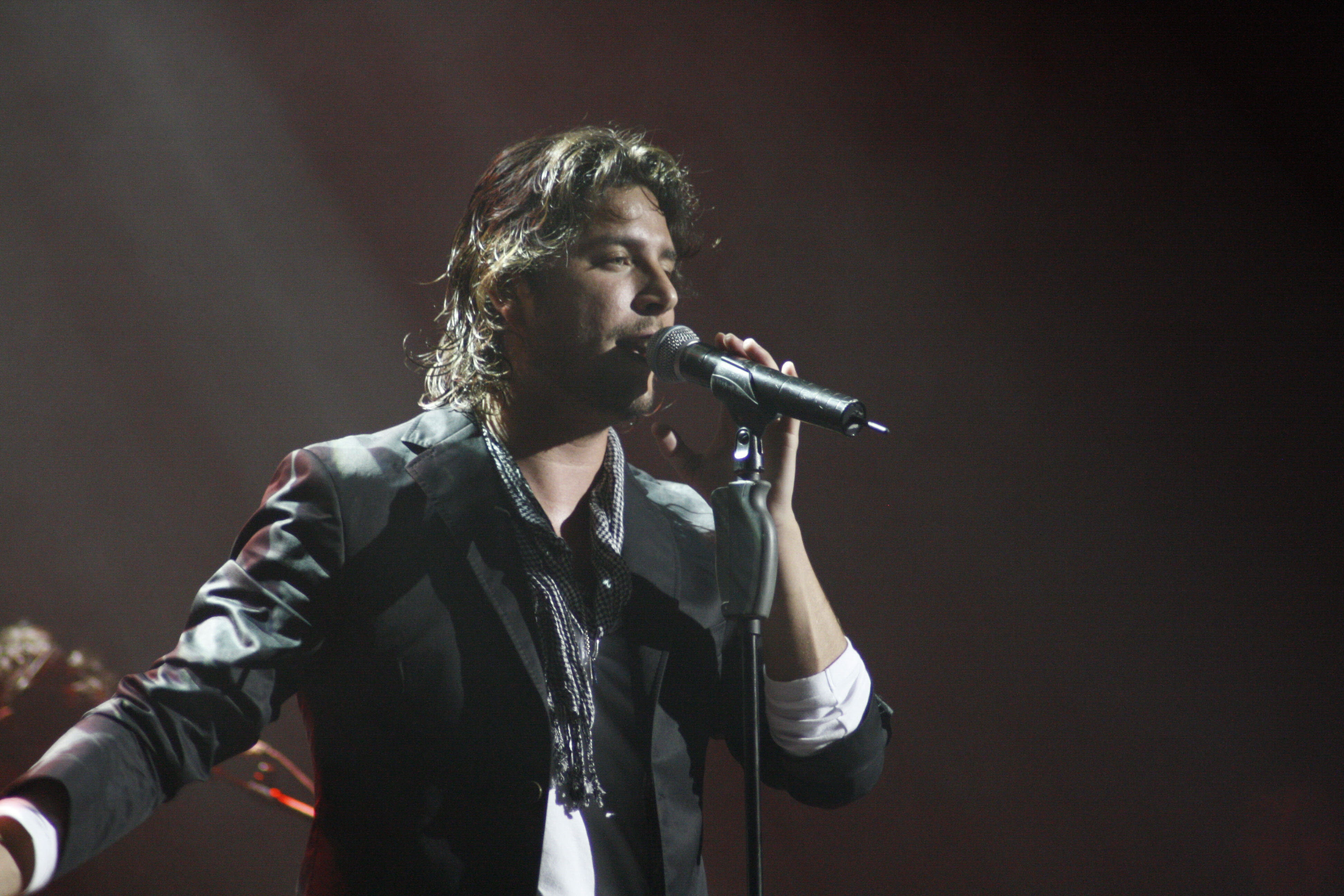 Manuel Carrasco, pendiente del Concurso
