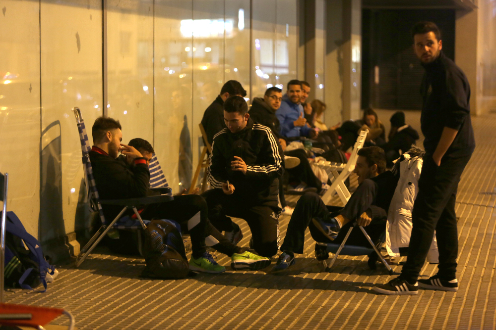 La venta de entradas de cuartos deja las primeras colas en el estadio
