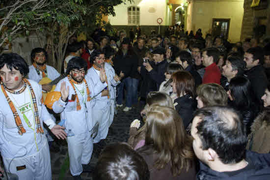 El Ayuntamiento cede a las peticiones de las chirigotas callejeras