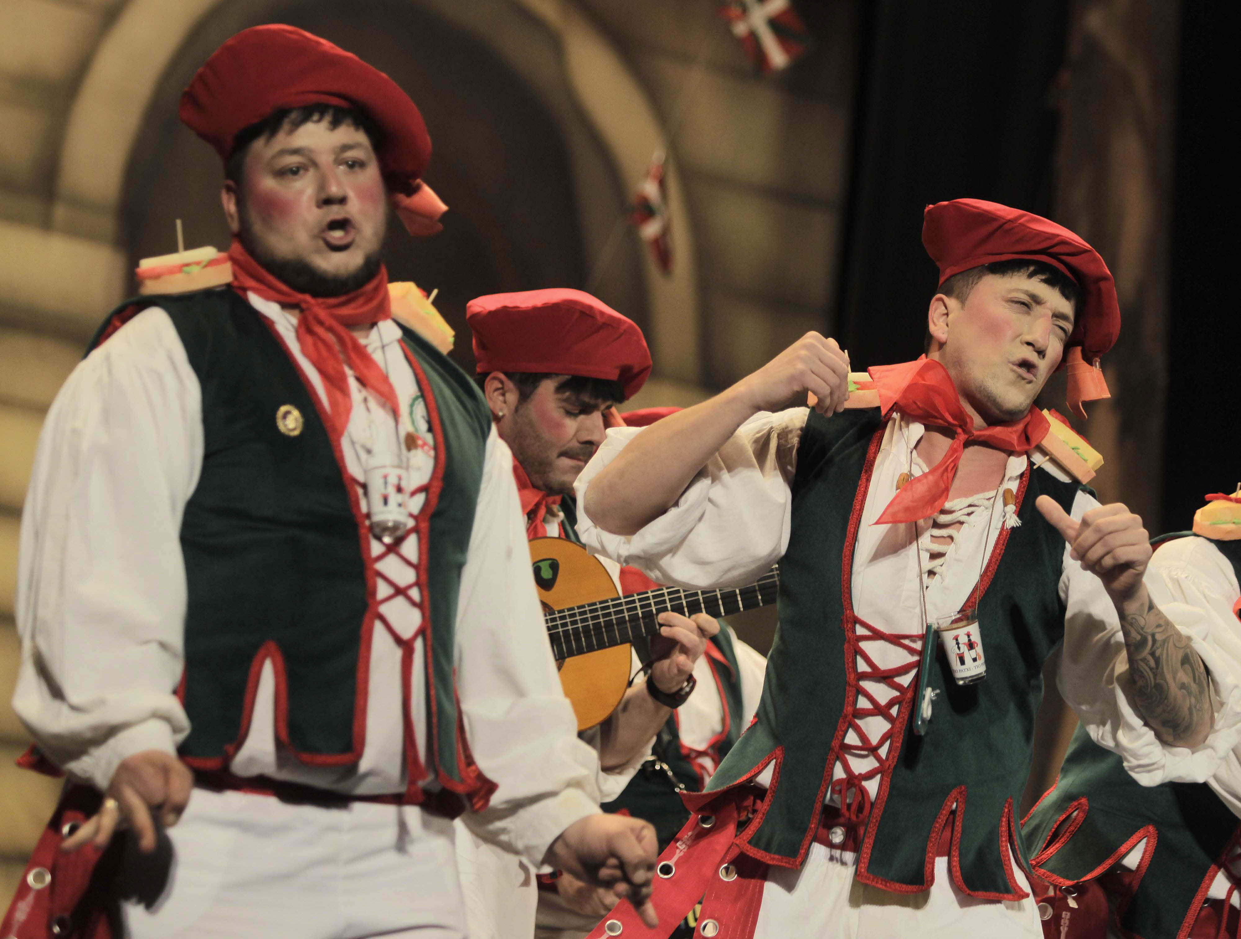 Listado de agrupaciones inscritas al Carnaval de Cádiz 2015