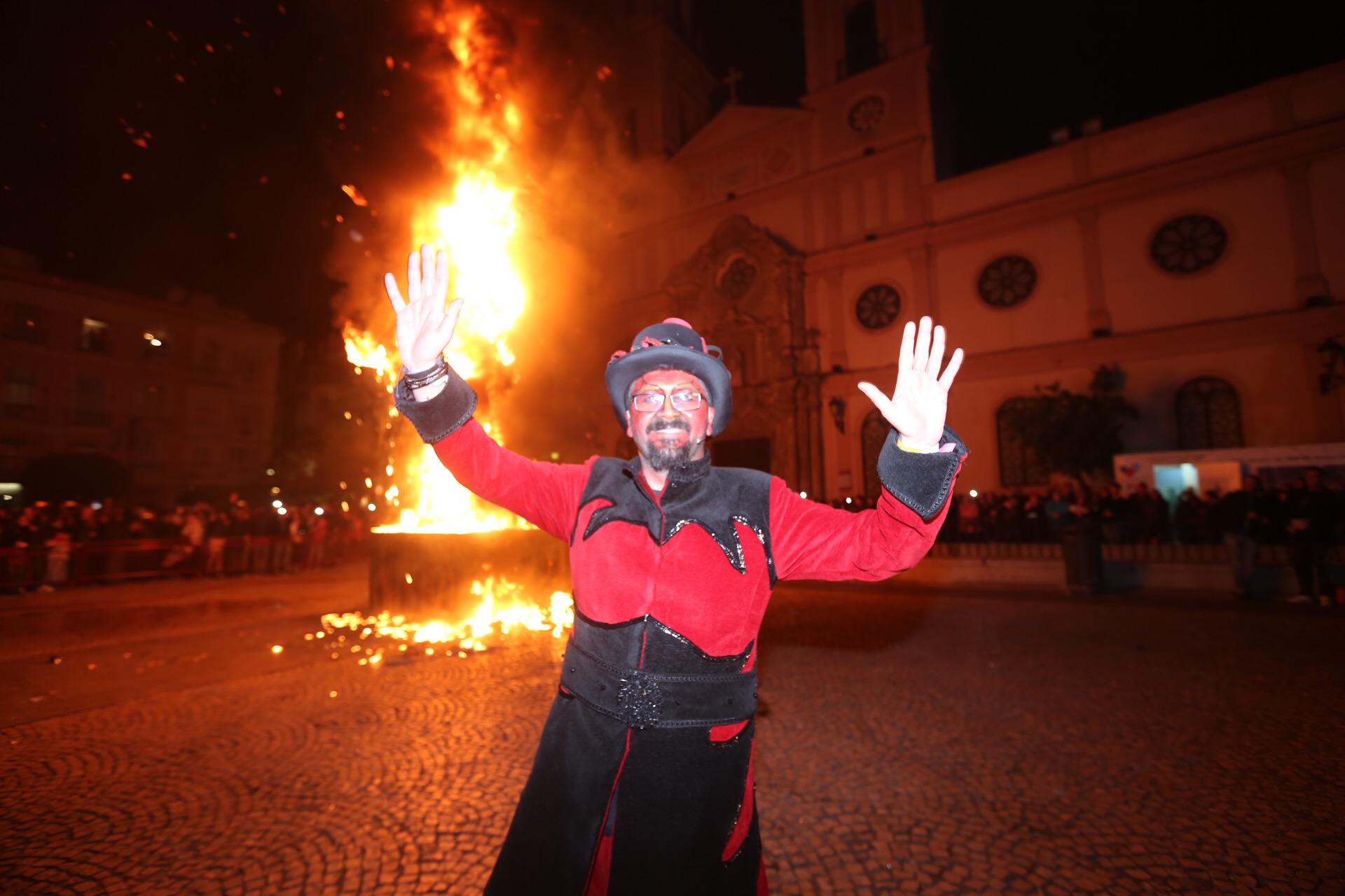 El Dios Momo revela a Vera Luque el decálogo del Carnaval