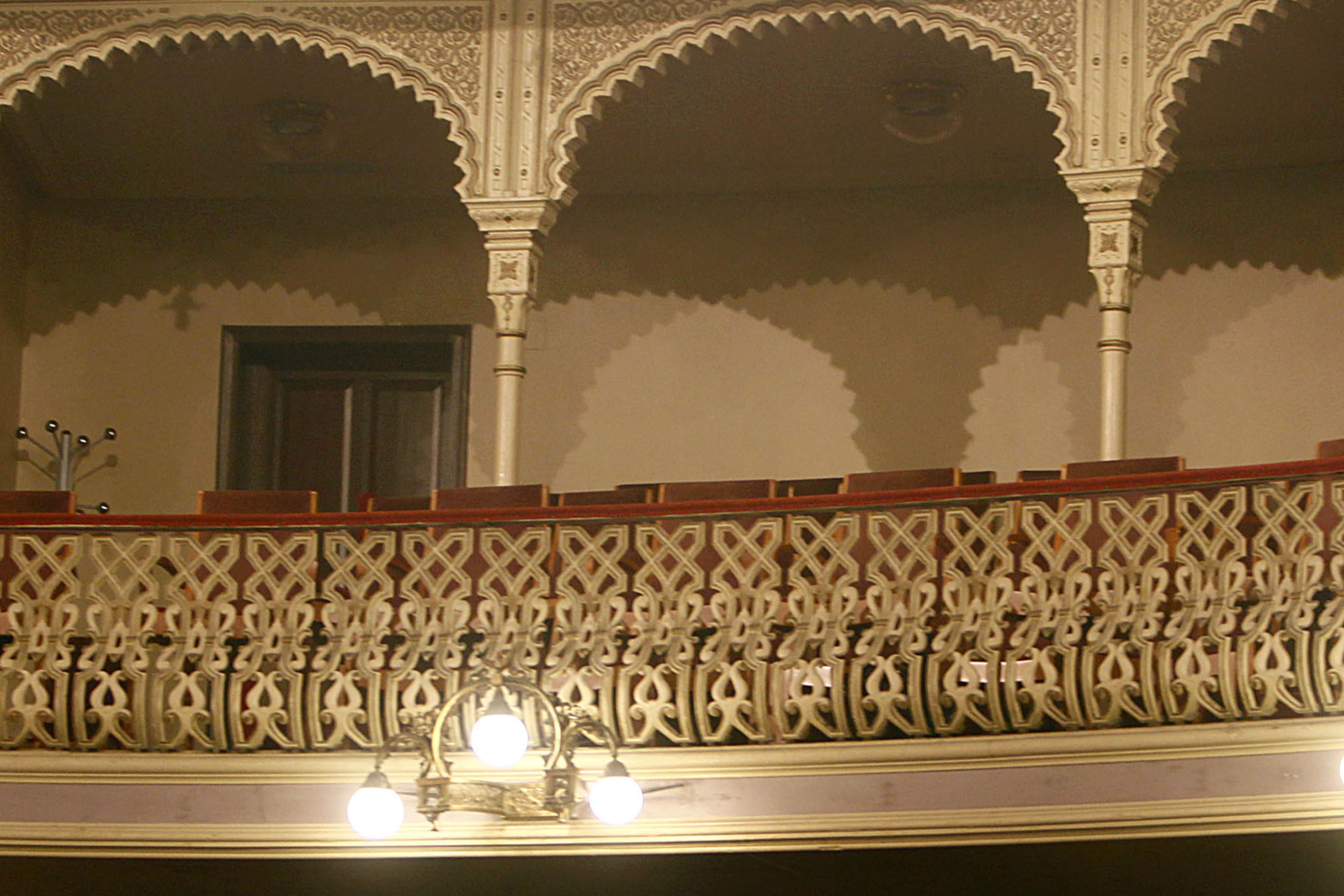 El deber vacía el Palco Municipal