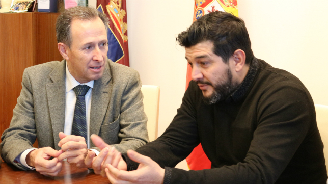 Kike Remolino y el alcalde de Chiclana José María Román