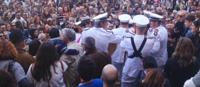 Cádiz despide el Carnaval con toneladas de solidaridad