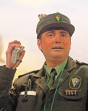 Fernández Díaz: «Pueden seguir usando el disfraz de guardia civil»