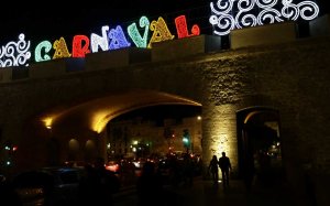 La iluminación extraordinaria anuncia la fiesta