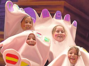 La cantera del Carnaval gaditano demuestra en el Falla su talento