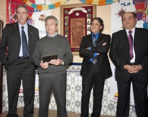 Entrega de insignias y frito gaditano en La Estrella