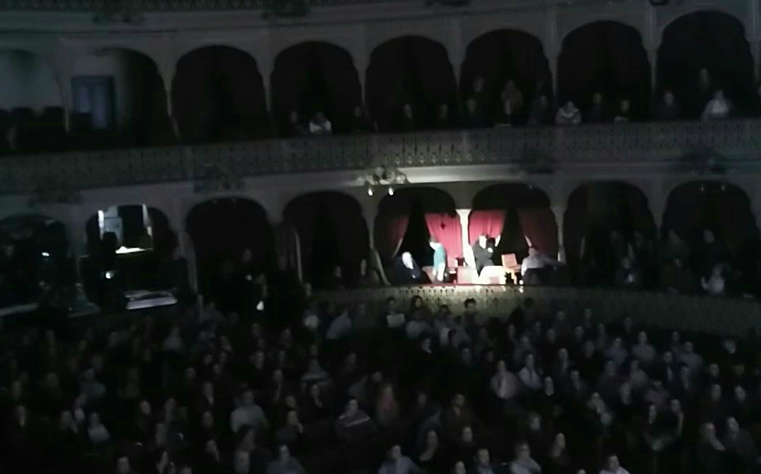 El foco encendido apuntando a Antonio Martín para cantarle el pasodoble... y no estaba Antonio Martín