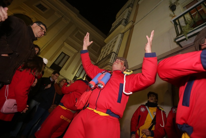 Duelo de ilegales y romanceros en el Carnaval de Cádiz 2015