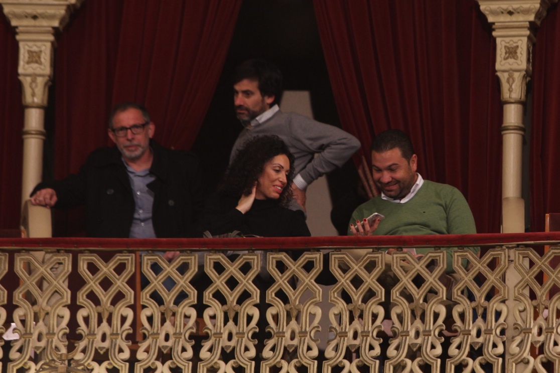 Juan Carlos Cordero, en el Falla ojeando a los comparsistas
