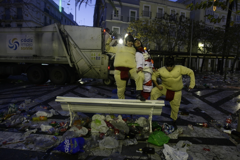 Cádiz se levanta de resaca
