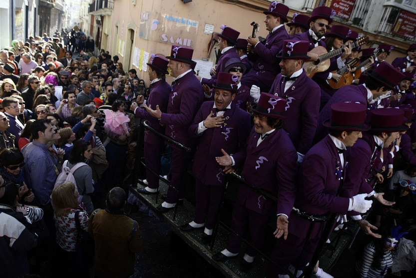 El Carnaval 2012 se despide con las coplas en la calle y sin el acto de clausura de la Bruja Piti