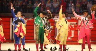 Una corrida en tu cara en el Carnaval de Cadiz
