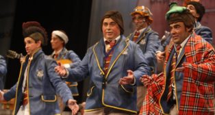 La chirigota de Écija regresa con Paqui, baja aunque sea en pijama