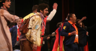 Chirigota Un pasito a la izquierda y un pasito a la derecha en el COAC 2019