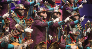Coro Los del patio en la final del COAC 2019.