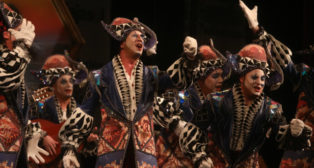Comparsa La gaditaníssima en la Final del COAC 2019.