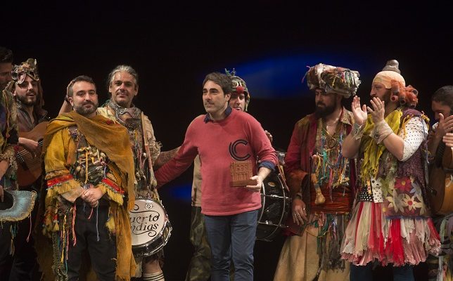 Martínez Ares en la recogida del premio del COAC